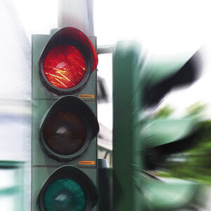 Jedinstvena pojava: Zbunjeni semafor - u isto vreme vam omogućava da prekršite i ne prekršite zakon! (FOTO)