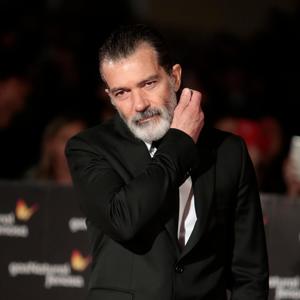 Ljubav cveta: Antonio Banderas se na dodeli nagrada pojavio sa novom DEVOJKOM, čak dve decenije mlađom od njega!