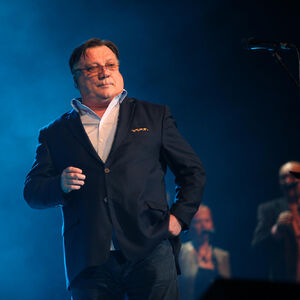 15 pevača je odbilo ovu pesmu pre nego što je došla u ruke Halida Bešlića i postala jedan od njegovih najvećih hitova