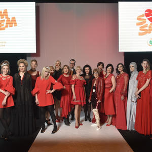 Treće veče Beogradskog Fashion Week-a obeležile su POZNATE dame u CRVENOM ! (FOTO)