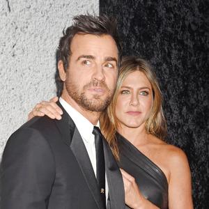Bred Pit može samo da mu zavidi: Najnovije fotografije supruga Dženifer Aniston su glavna tema američkih medija (FOTO, ANKETA)