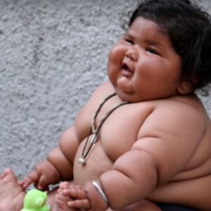 Sa svojih 8 meseci ima skoro 20 kila: Saznajte zašto o ovoj devojčici priča ceo svet! (FOTO)