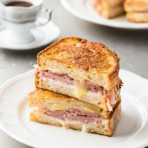 Sendvič Monte Kristo: Najbolji sendvič sa šunkom i sirom koji ste ikad probali!