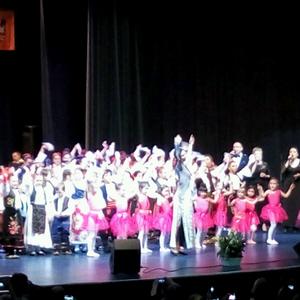 Obeležen Dan Igre: Balerine, ritmičarke i deca iz škole pevanja podigli publiku na noge! (FOTO)