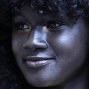 Osmehom protiv negativnih komentara: Upoznajte Kodiju Diop, Boginju od melanina (FOTO)
