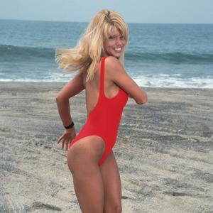 BAŠ NIKO NE BI REKAO DA JE REČ O DAMI SREDNJIH GODINA: Proslavila se u "Čuvarima plaže", ali Pamela Anderson danas NE MOŽE NI DA JOJ PRIĐE! (FOTO)