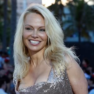 Kad fotošop izda: Pamela Anderson se obrukala pred svetom! (FOTO)