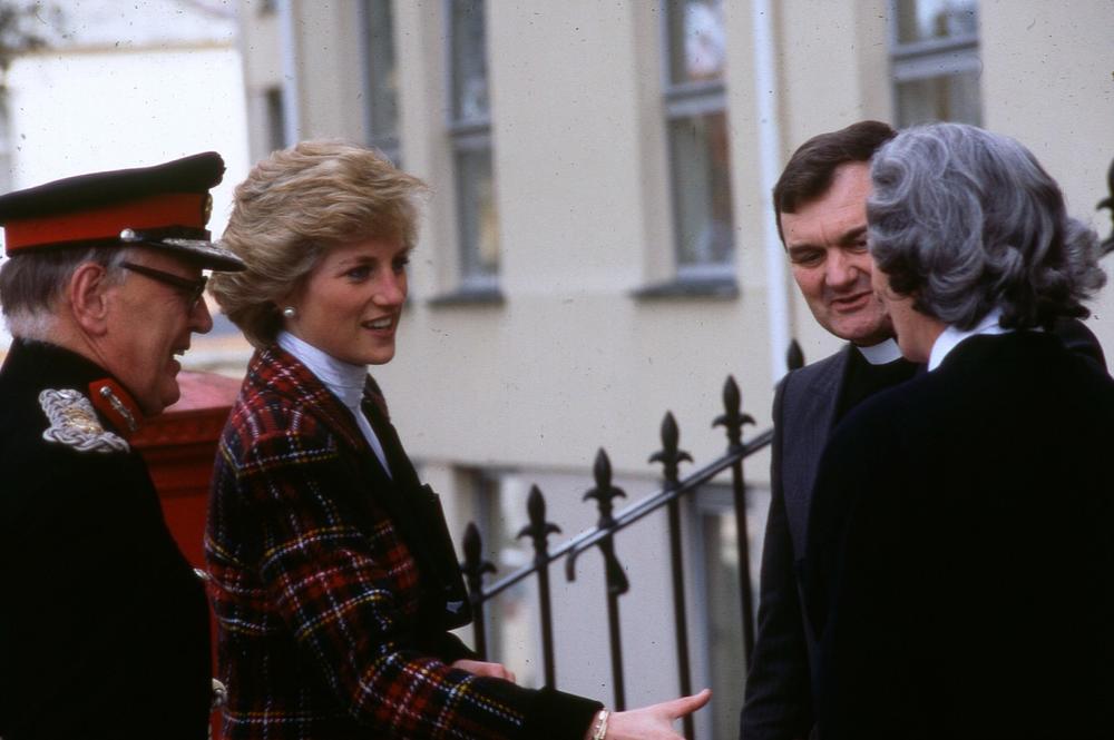 Kejt Midlton i kraljica Elizabeta II često nose rukavice, što je deo protokola britanske kraljevske porodice. Ipak, princeza Dajana nikada nije nosila rukavice... Zašto?