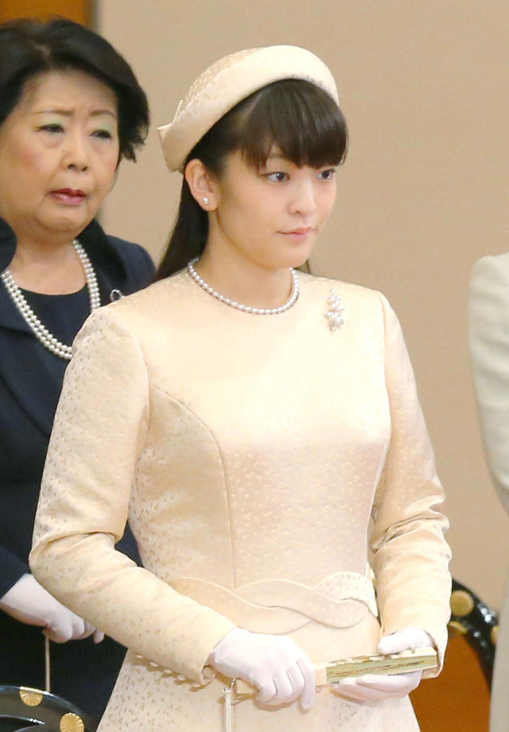 <p><strong>Princeza Mako</strong>, ćerka<strong> princa Fumuhita</strong>, brata i naslednika japanskog<strong> cara Naruhita</strong>, udala se za mladog pravnika i odrekla se svih beneficija koje je podrazumevao njen položaj, a onda stala ispred predstavnika medija kako bi otvoreno rekla šta joj je na duši. I nije se suzdržavala!</p>