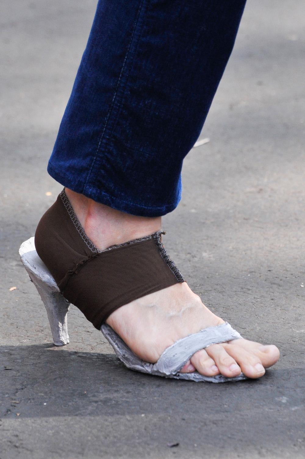 <p>Nedavno su se pojavile sandale koje su sve samo ne tipične, a mnogi tvrde da ništa ružnije nisu videli.<em> It</em> devojkama to neće smetati.</p>