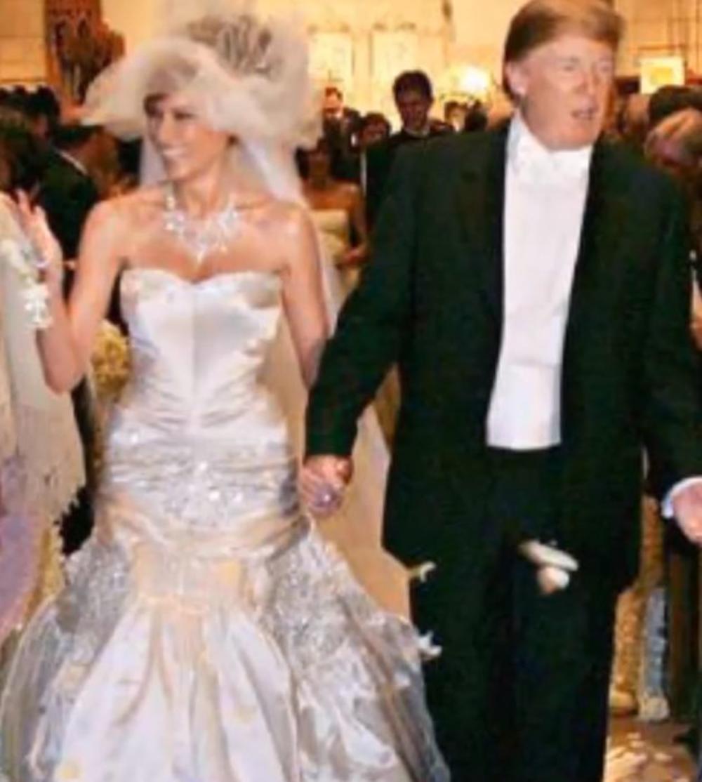 <p>Nakon sedam godina veze, <strong>Melanija </strong>i <strong>Donald Tramp </strong>zavetovali su se na večnu ljubav 2005. godine, te razmenili bračne zavete na izuzetno luksuznoj svadbi...</p>