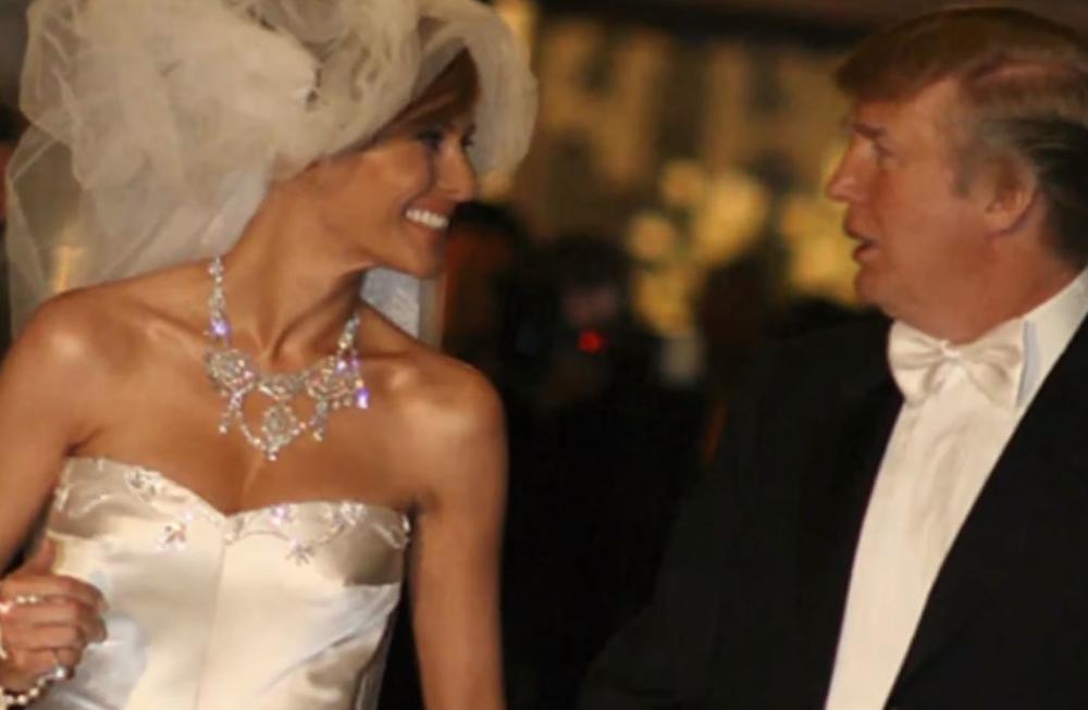 <p>Nakon sedam godina veze, <strong>Melanija </strong>i <strong>Donald Tramp </strong>zavetovali su se na večnu ljubav 2005. godine, te razmenili bračne zavete na izuzetno luksuznoj svadbi...</p>