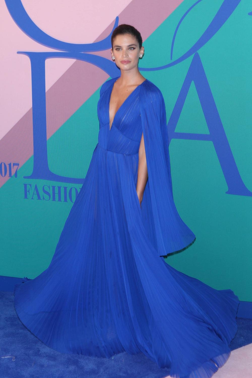 <p>Menhetn su protekle noći posetile najuticajnije ličnosti iz sveta filma, dizajna, umetnosti, muzike i naravno mode, kako bi ulepšali veče dodele CFDA nagrada (The Council of Fashion Designers of America)...</p>