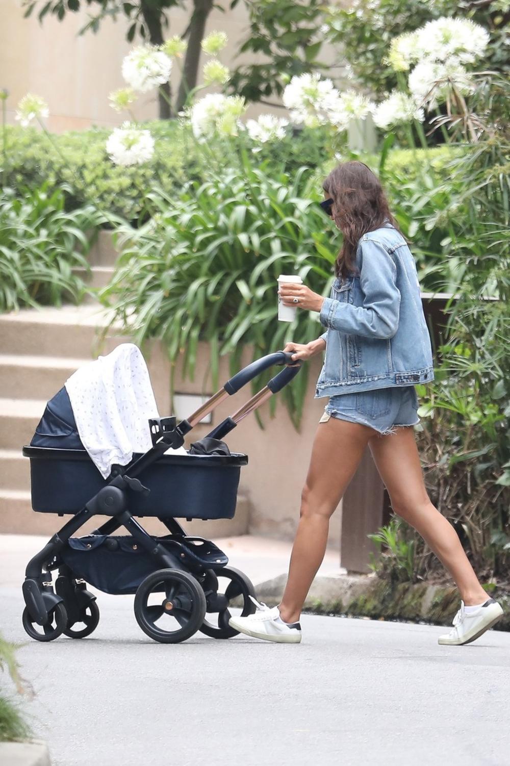 <p>Kada su paparaci ugledali Irinu Šajk u ovakvom izdanju, znali su da će ove fotografije napraviti veliki bum</p>