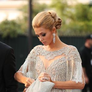 Plakala, vrištala, psovala: Paris Hilton u gužvi izgubila verenički prsten