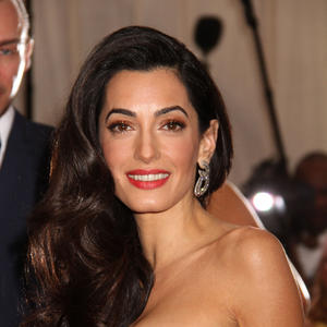 Domaćica koja ne kuva, fashionista a nije iz sveta mode: Koliko se Amal (nije) promenila od kako je sa Džordžom Klunijem (FOTO)