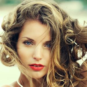 Zaboravite na fen i figaro: Uz pomoć jednostavne dnevne rutine imaćete savršene talase na vašoj kosi (FOTO)