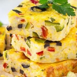Kajgana iz rerna idealan doručak za porodicu: Napravite omlet sa šunkom i sirom (RECEPT)