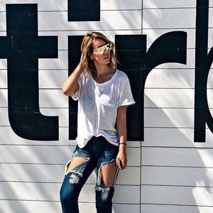 Najobičnija pamučna majica je baš sve što vam treba: Kombinujte je na ovih 10 načina i izgledaćete kao vodeće modne blogerke (FOTO)