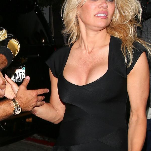Razuzdano izdanje najpoželjnije plavuše na svetu: Pamela Anderson fotografisana u ludom noćnom provodu