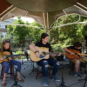 PRVI DANI LETA: Učenici Muzičke škole održali su koncert u Zemunu