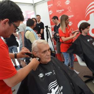 Riblja Čorba i brojni Zaječarci podržali humanitarnu akciju Ošišaj kosu – budi rOKer