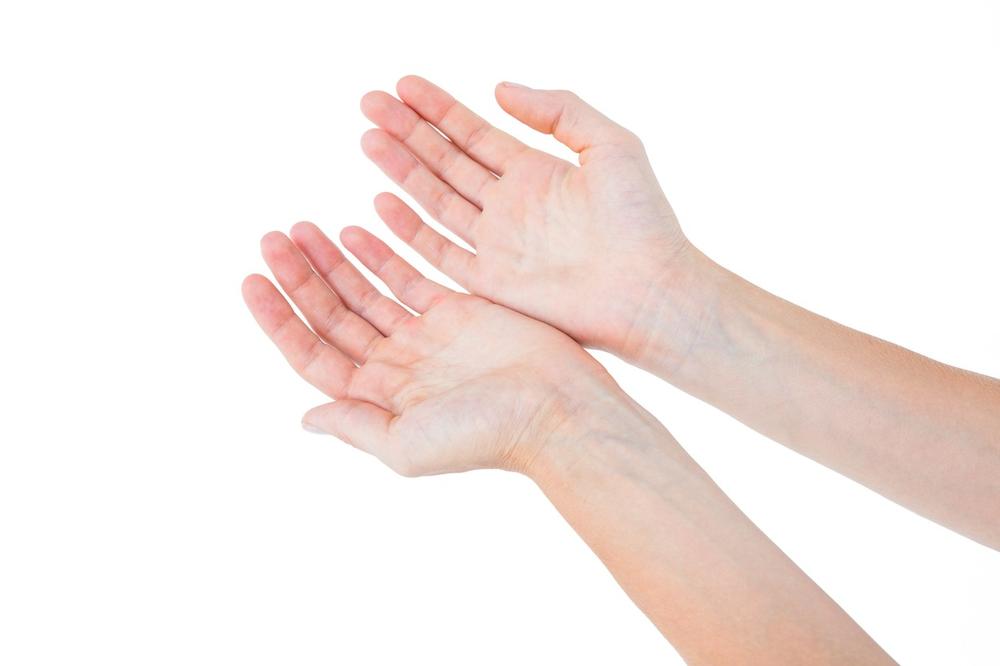 RUKE SU VAM GRUBE, CRVENE I ISPUCALE? Evo na koje načine možete očuvati ...