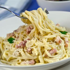 KARBONARA ZA MANJE OD 10 MINUTA! Gordon Remzi pokazao kako najbrže napraviti popularno italijansko jelo (RECEPT)