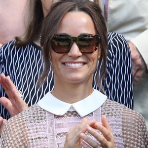 Čipkano izdanje koje je spoj elegancije, seksepila i prestiža: Pipa Midlton mamila uzdahe na trci Formule 1