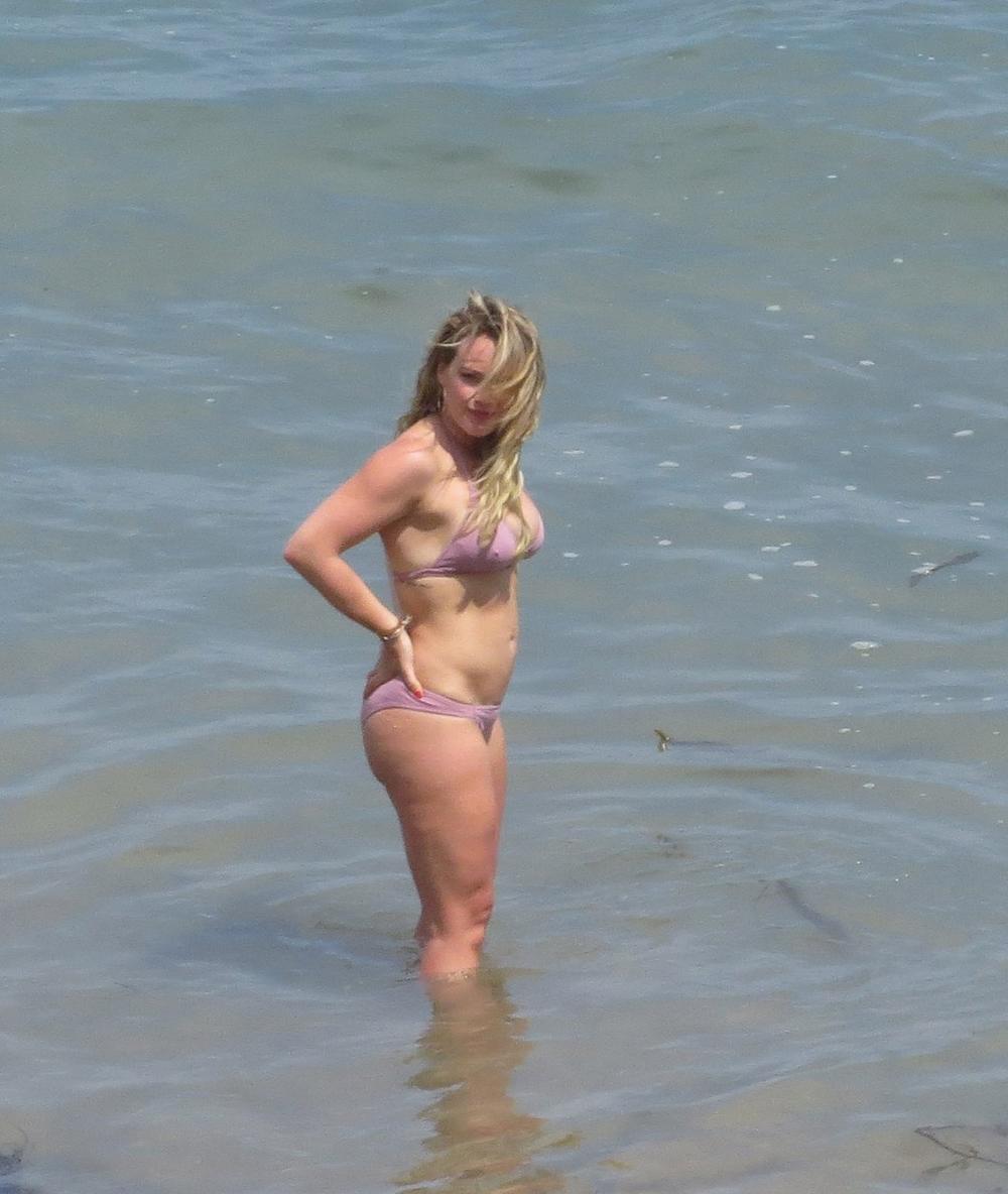 <p>Popularna glumica je bez kompleksa uživala na plaži u minijaturnom bikiniju, a svi su pričali samo o njenim manama</p>