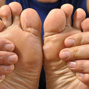 „Čudotvorni“ gel: 8 od 10 ljudi kaže da im je OVO najviše pomoglo da se reše bola u nogama!