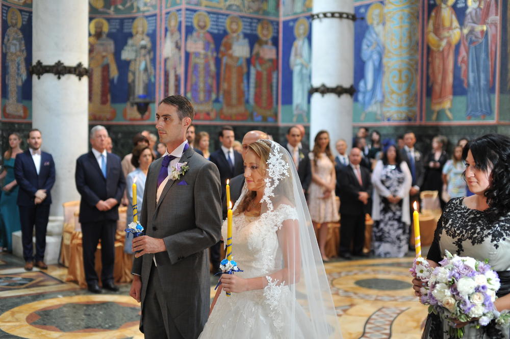 <p>Princ <strong>Đorđe Karađorđević </strong>i njegova izabranica <strong>Felon Rejmen </strong>venčali su se danas u crkvi svetog Đorđa na Oplencu</p>