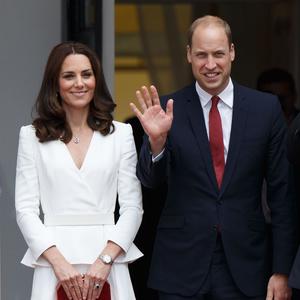 Kejt Midlton i princ Vilijam zanemeli od sreće: Kraljevski par čeka blizance, kraljica Elizabeta ne može da sakrije radost