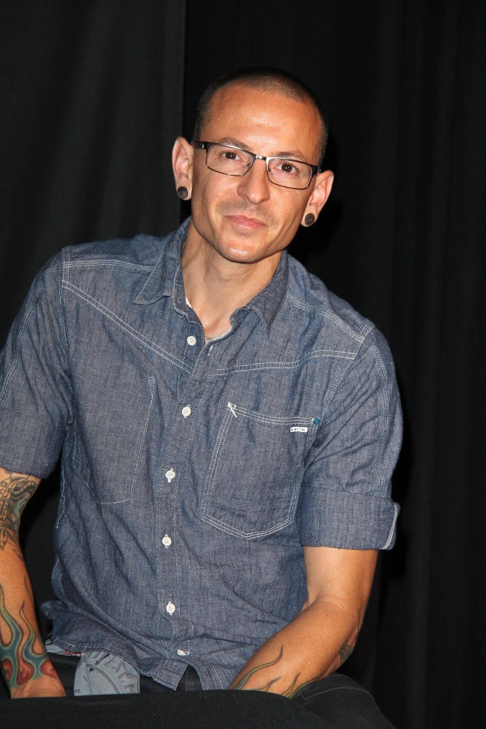 <p>Frontmen benda <em>Linkin Park</em>, koji je juče pronađen mrtav u svom domu u Los Anđelesu, i ranije govorio o svojim suicidnim mislima.</p>