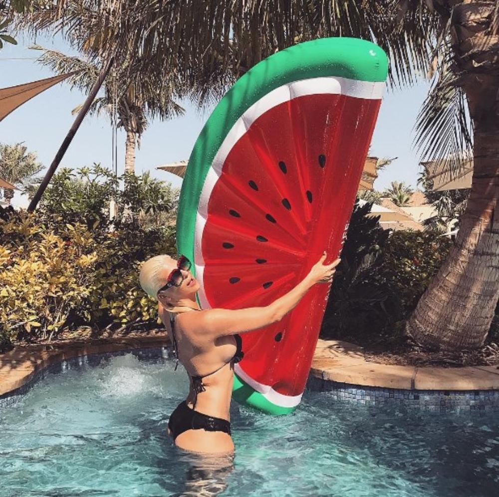 <p>Jelena Karleuša je jedna od najbolje oedevenih žena na našoj sceni, a jedan od razloga je i činjenica da misli na svaki detalj.</p>