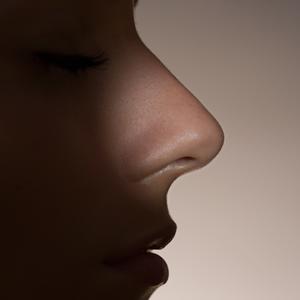 Crne tačkice na nosu uopšte nisu miteseri, prestanite da ih cedite odmah (FOTO)