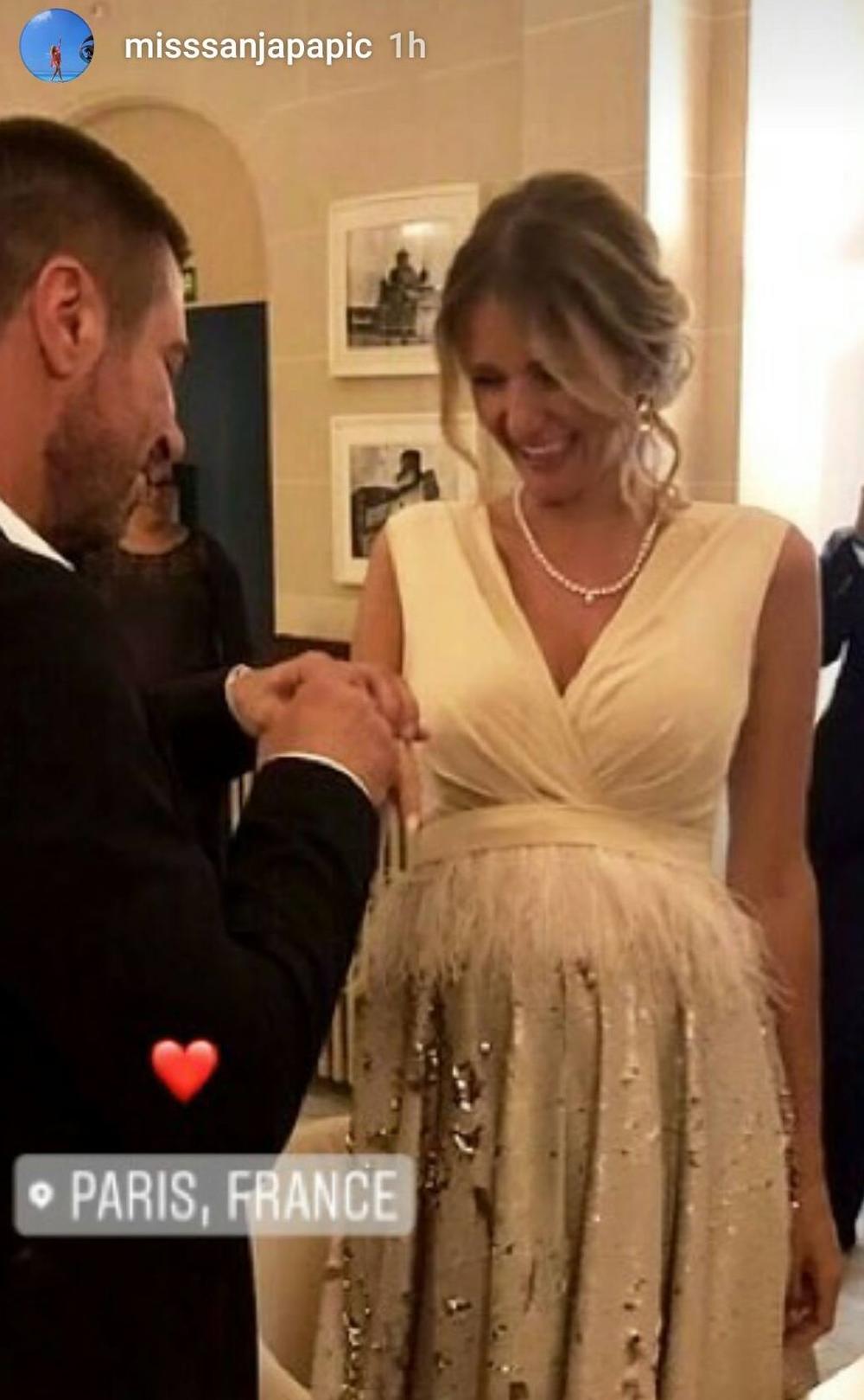 <p>Nekadašnja misica i voditeljka <strong>Sanja Papić</strong> zaklela se u Parizu na večnu ljubav svom voljenom <strong>Miši Ognjanoviću</strong>, advokatu iz Beograda.</p>