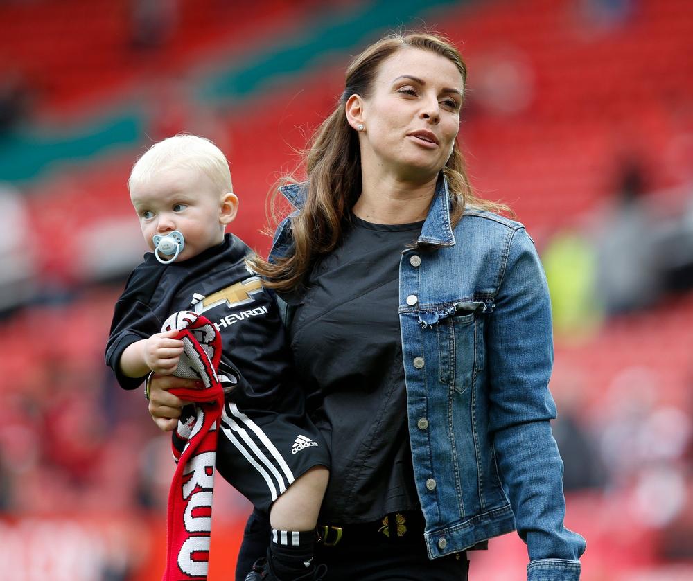 <p>Kolin Runi, supruga Vejna Runija i mama četvoro dece, jedna je od omiljenih žena fudbalera u Velikoj Britaniji, a njen život nije uvek idiličan koliko deluje na prvi pogled.</p>