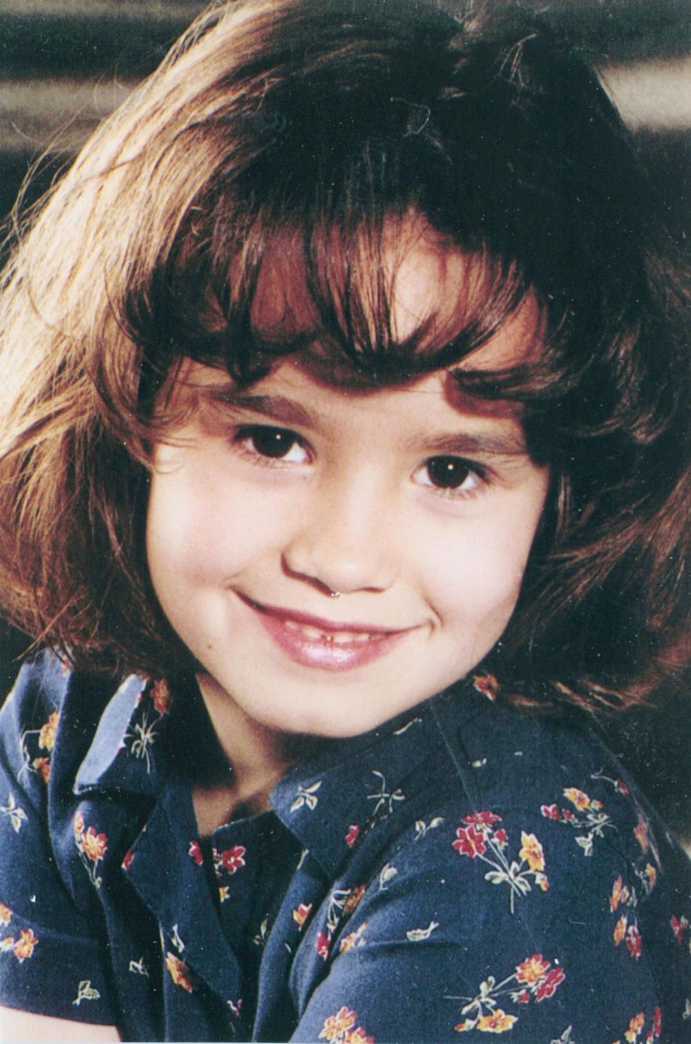 <p><strong>Demetrija Devon Lovato</strong>, poznatija kao samo <strong>Demi Lovato</strong>, tekuće godine 20. avgusta proslavlja 25. rođendan! Mlada lepotica izuzetno je uspešna na polju muzike i glume, te iako negde kažu da tek u 25. život donosi "one prave stvari", <strong>Demi </strong>ništa nije čekala, već je još kao veoma mlada "ustala" i uzela ono što je njeno. Nakon opake borbe sa zavisnošću, izuzetno tužnog rastanka na polju ljubavi... <strong>Demi </strong>je i dalje jedna od najuticajnijih mladih zvezda na svetu, te ko zna šta će nam još predstaviti u budućnosti.</p>
