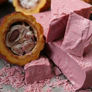 Prirodna roze čokolada koja će istopiti vaša čula: Specijalan ukus i neverovatna glatkoća u jednom zalogaju (FOTO)