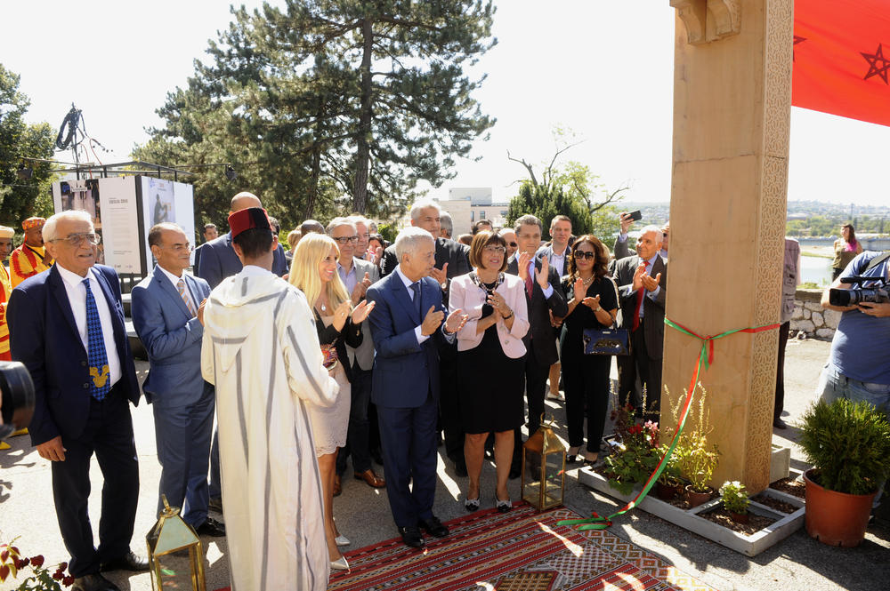 <p>Na Kalemegdanskoj promenadi su sekretarka za kulturu Ivona Jevtić i ministar vazdušnog saobraćaja, domaće radinosti i socijalne ekonomije Kraljevine Maroko Mohamed Sajid otvorili „Nedelju marokanske kulture u Beogradu”.</p>