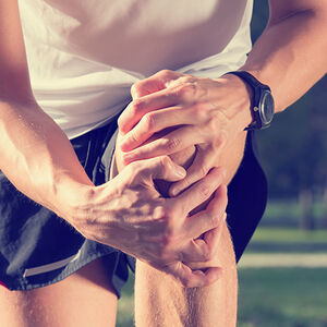Bolovi u kolenima: Evo kako se na hiljade ljudi rešilo ovog problema koji muči mnoge!