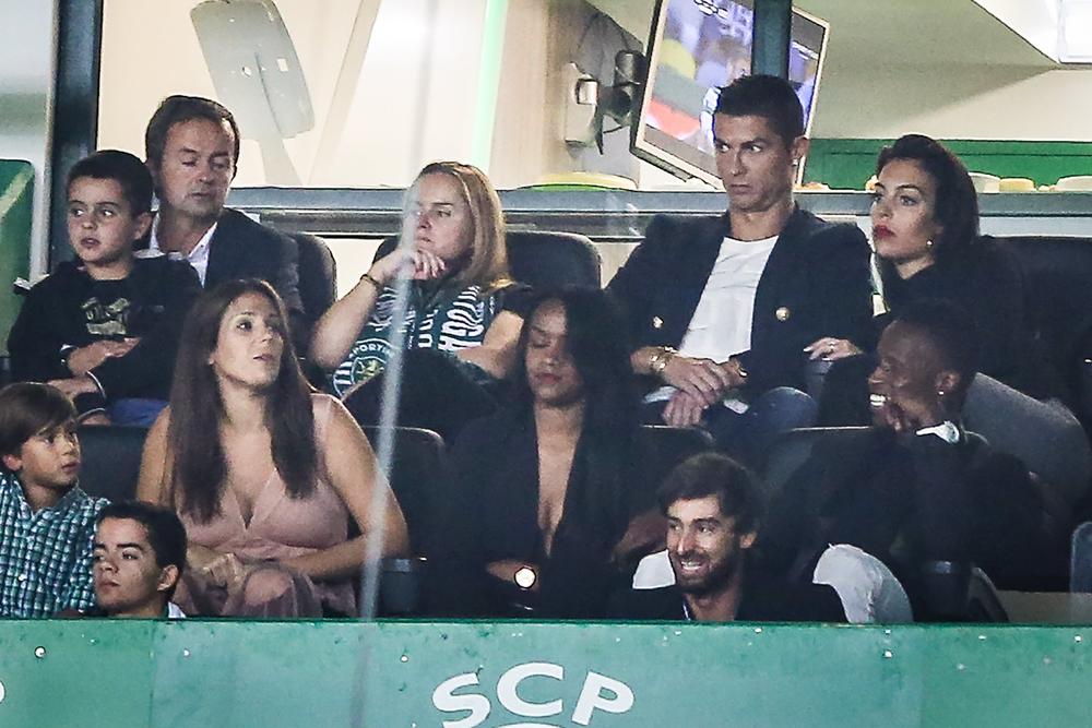 <p>Nakon što su se fudbaler i njegova trudna devojka pojavili na jednoj utakmici u Lisabonu, medijima je pažnju privukao interesantan detalj...</p>