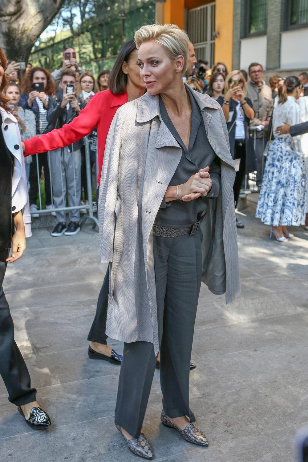 <p>Supruga princa <strong>Alberta II od Monaka</strong> više puta je stilom zasenila čak i <strong>Kejt Midlton</strong>, a njeni provokativni modni izbori pokazuju da i vodeći modeli lako ostaju u njenoj senci.</p>