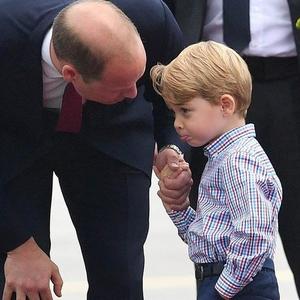 TATA za primer: Princ Vilijam oduševio svet kako se zabavlja sa malenim Džordžom (FOTO)