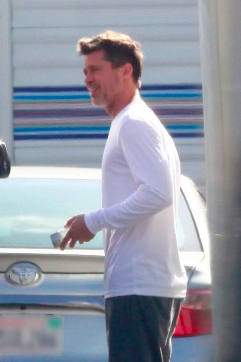 <p>Otkako su slavni glumci pre godinu dana objavili da se rastaju, mediji komentarišu da je Anđelina drastično smršala i kuburi sa zdravstvenim problemima. Međutim, čini se da nije jedina čiji se izgled menja.</p>