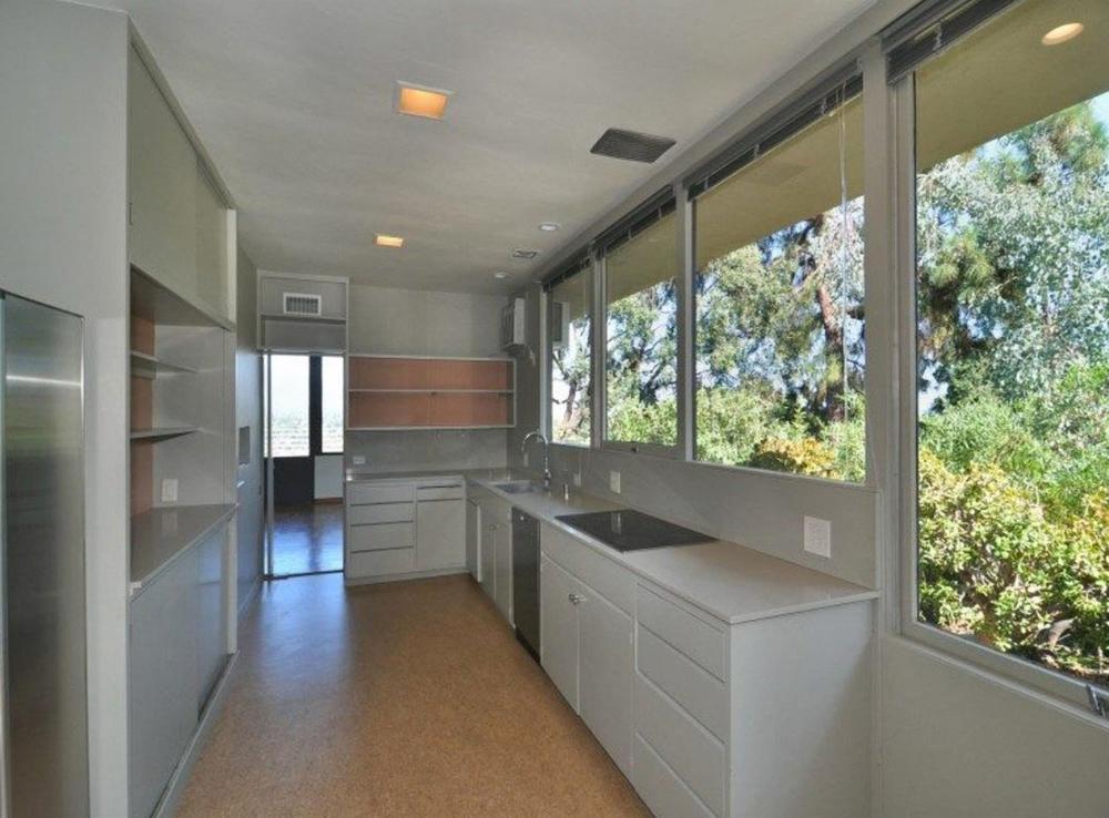 <p>Nakon što je Rejčel Bilson<strong> </strong>raskinula veridbu s kolegom i ocem svoje trogodišnje ćerkice, pronašla je novi dom. I to kakav!</p>