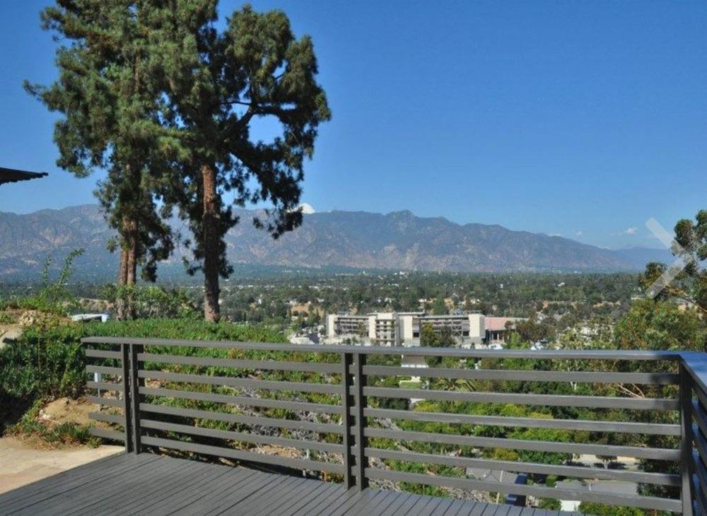 <p>Nakon što je Rejčel Bilson<strong> </strong>raskinula veridbu s kolegom i ocem svoje trogodišnje ćerkice, pronašla je novi dom. I to kakav!</p>