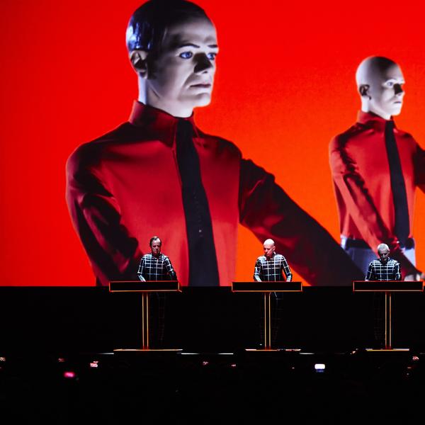 Inovativne tehnike, kompijuterizovani ritmovi i sintetički glavosi: Čuveni Kraftwerk sledeće godine u Beogradu