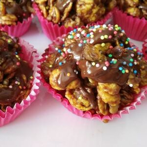 Obradujte vaše najmlađe ukusnom poslasticom: Šarene korpice sa čokoladom (RECEPT)